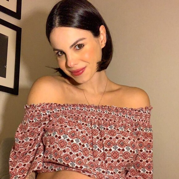 Sthefany Brito refletiu sobre a maternidade em post na web