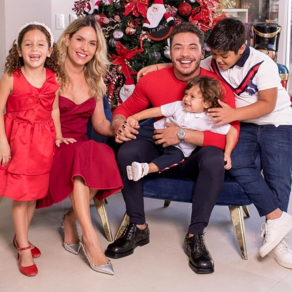 Wesley Safadão e mulher, Thyane Dantas, entram no clima de Natal