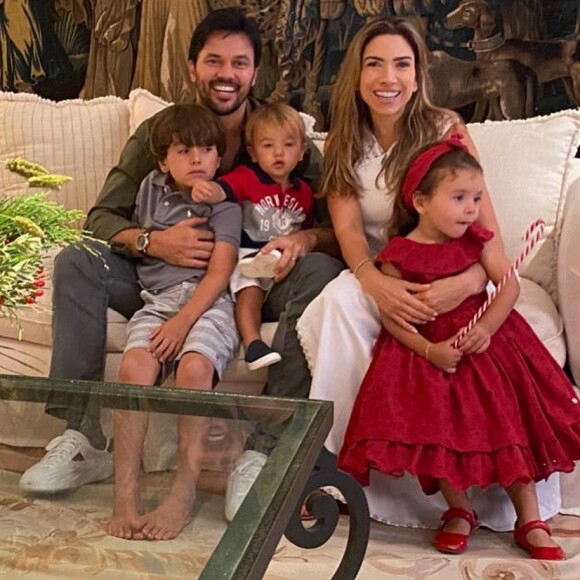 Beleza da filha de Patricia Abravanel chama atenção em fotos da família