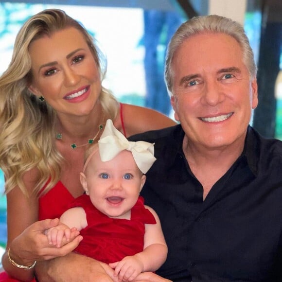 Filha de Ana Paula Siebert e Roberto Justus ganha festa nos 7 meses