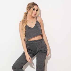 Animal print e transparência: Giovanna Chaves usa biquíni com trends de moda praia