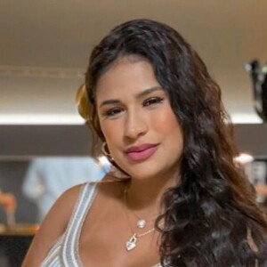 A cantora Simone comemorou ter compartilhado a segunda gravidez no Youtube