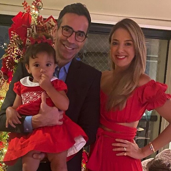 Ticiane Pinheiro posou no Natal com o marido, Cesar Tralli, e a filha deles, Manuella