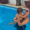 Marília Mendonça e Léo usam animal print na piscina e foto ganha comentário de Murilo Huff