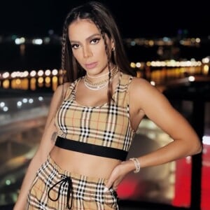 Anitta usou top que custa £ 270 (o equivalente a R$ 1,9 mil)