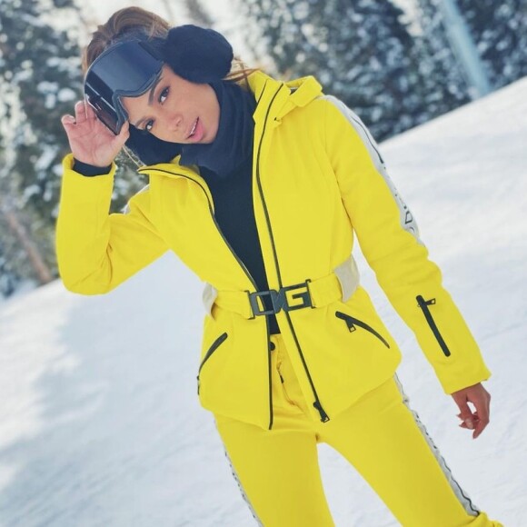 Anitta curtiu férias esquiando nos Estados Unidos