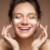Hidratação para pele oleose e com acne é passo fundamental do skincare