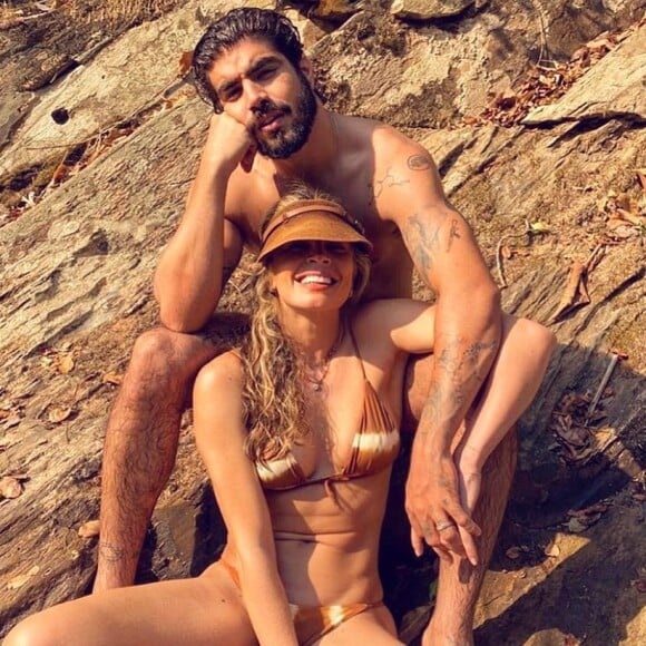 Grazi Massafera e Caio Castro costumam compartilhar fotos em viagens pelo mundo