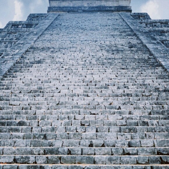 Sasha Meneghel faz foto de ponto turístico no México