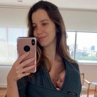 Nathalia Dill posta nova foto com a filha: 'Pausa entre mamadas e trocas de fraldas'