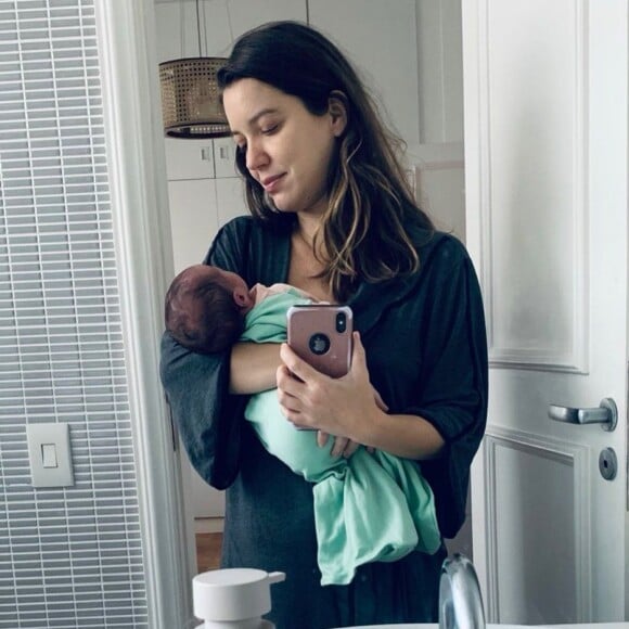 Nathalia Dill mostrou rotina com filha, Eva, em casa