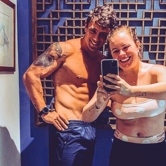 Mariana Bridi mostrou perda de peso em foto com marido, Rafael Cardoso