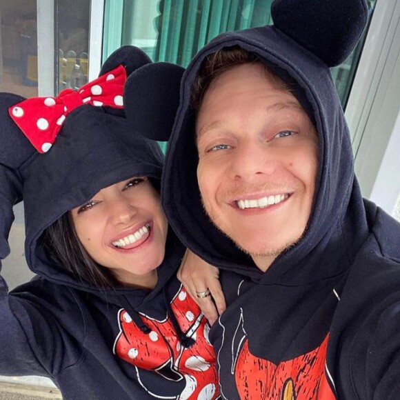 Michel Teló recebe elogio de Thais Fersoza por corpo em vídeo sem camisa