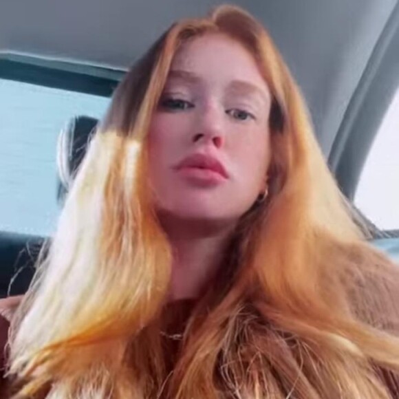 Marina Ruy Barbosa faz registro no percurso até ensaio