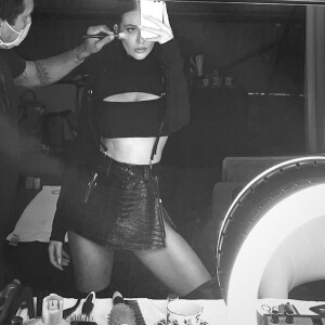 Marina Ruy Barbosa aposta em top recortado com detalhe sexy