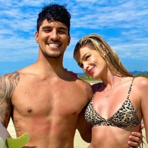 Yasmin Brunet e Gabriel Medina se casaram em dezembro de 2020 em viagem ao Havaí