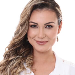 Andressa Urach repagina o visual após se desligar da Igreja Universal do Reino de Deus