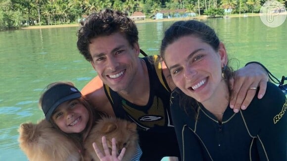 Mariana Goldfarb postou foto com Cauã Reymond e a filha dele, Sofia, sendo comparada à menina
