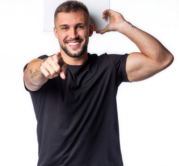 Arthur, do 'BBB21', tem fotos íntimas vazadas e web cita Carla Diaz em memes. Confira!