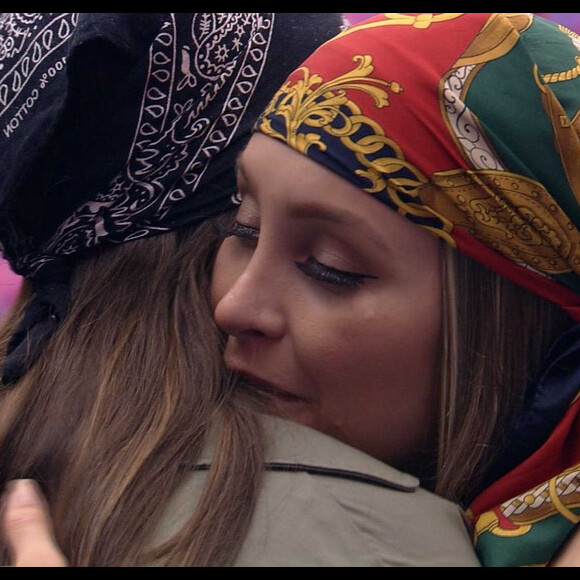 No 'BBB 21', Carla Diaz chora por discurso de Lumena e psicóloga ironiza: 'M*rda da branquitude'