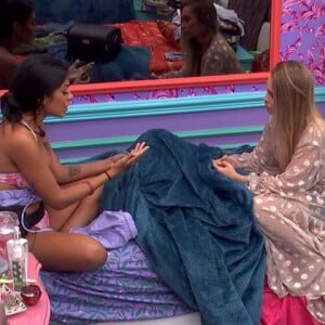 'BBB 21': Carla Diaz pede conselho para Pocah