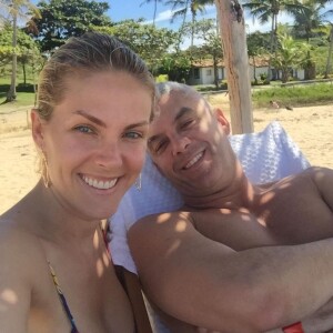 Ana Hickmann e Alexandre Corrêa comemoram 23 anos de casados