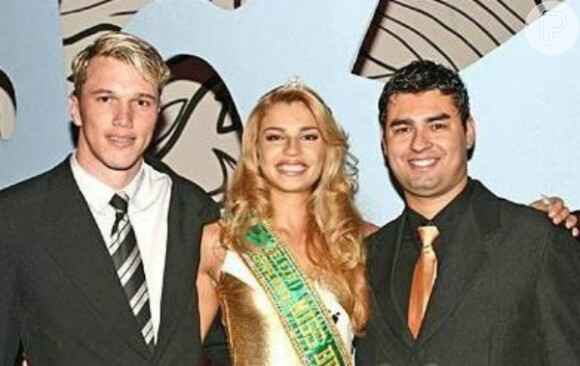 Grazi Massafera sempre contou com o apoio dos irmãos. Alecsandro (o loiro na foto) chegou a auxiliar a irmã na época em que ela venceu o concurso de Miss Paraná