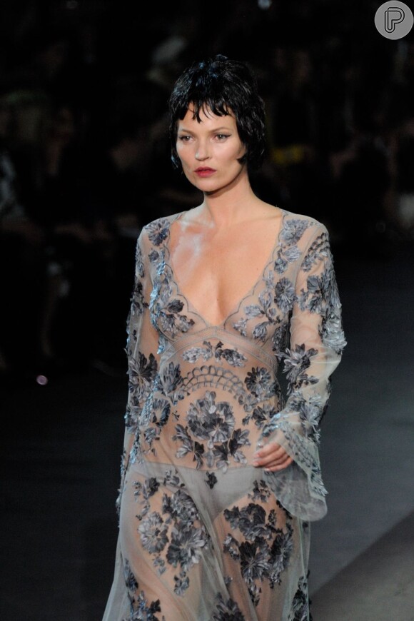 Kate Moss é a estrela coleção outono/inverno 2013-2014 da Louis Vuitton, nas passarelas de Paris