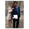 Mariana posa com o jornalista Bruno Astuto antes de assistirem ao desfile da Louis Vuitton, em Paris