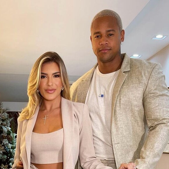 Grávida de Léo Santana, Lorena Improta já sente os efeitos da gravidez, que pegou o casal de surpresa