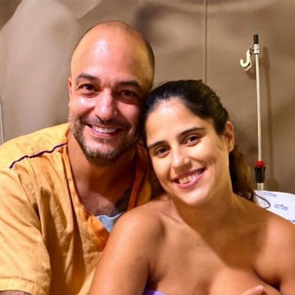 Camilla Camargo posou com o marido, Leonardo Lessa, e a filha, Julia, um pouco após o parto