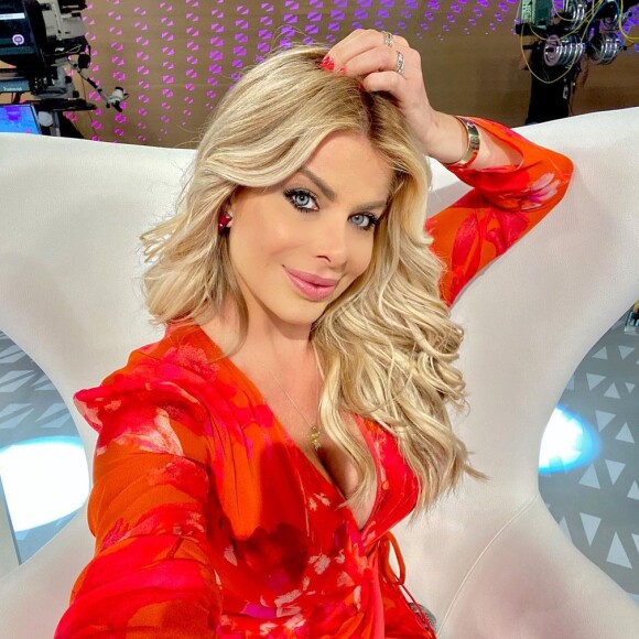 Karina Bacchi foi apoiada na web ao indicar que não estava grávida