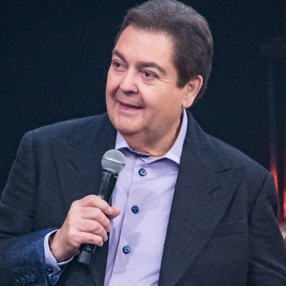 Fausto Silva explica tratamento que causou mudança de aparência: 'Fui inchando'