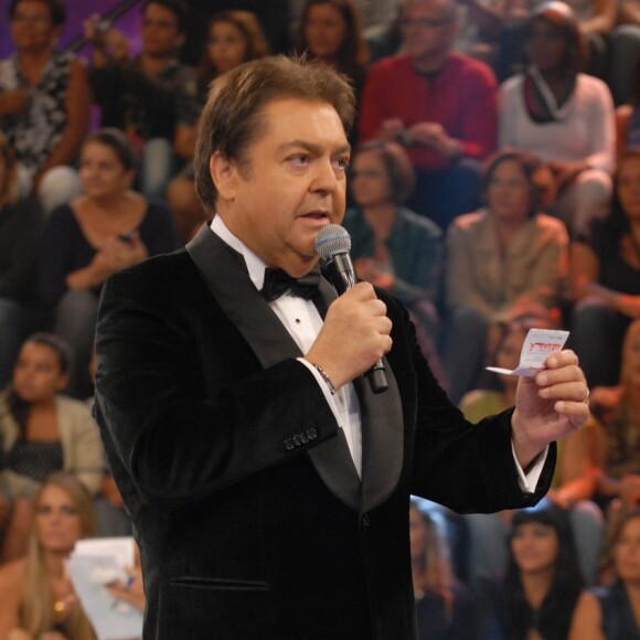 Faustão estava com 26 kg a mais em seu corpo