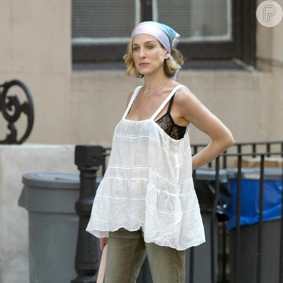 Sarah Jessica Parker, em 'Sex and the City', apostou no lenço amarrado na cabeça