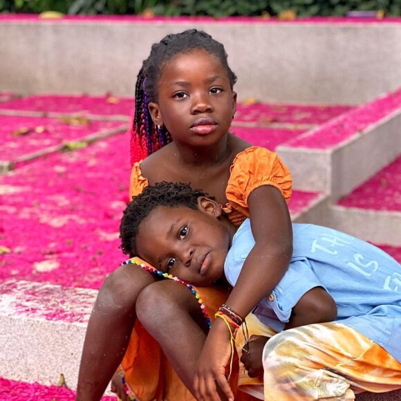 Com 7 anos de idade, Títi é irmã mais velha de Bless (na foto) e Zyan