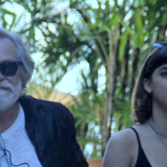 Mulher de José de Abreu, Carolynne Junger é 51 anos mais nova que o marido e tem suíte e closet privativos em casa