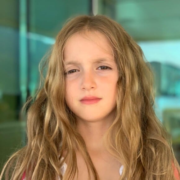 Filha de Angélica e Luciano Huck combinou look com a mãe em foto