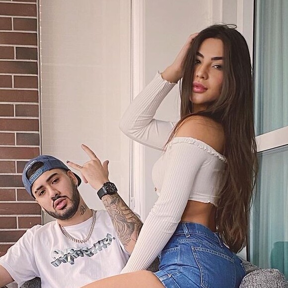 Kevinho e Gabriela Versiani não se seguem mais nas redes sociais, porém o funkeiro manté as fotos com a influencer