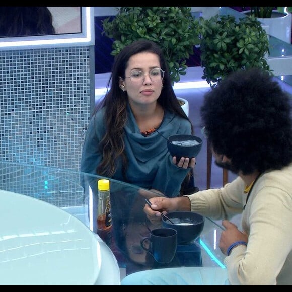 'BBB 21': Juliette conversa com João sobre atitude de Thais no Quarto do Líder