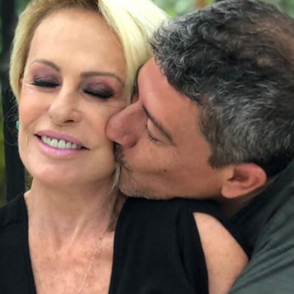 Tom Veiga, o Louro José, morreu em 1º de novembro de 2020. Família quer anular testamento que contempla Cybelle, de quem o ator se separou em setembro daquele ano