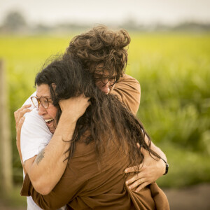 Última semana da novela 'Amor de Mãe': Lurdes (Regina Casé) revela ser mãe de Danilo (Chay Suede)