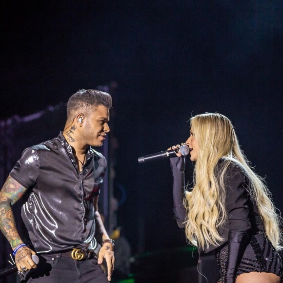 Tierry fez tatuagem em homenagem à namorada, a cantora e ex-BBB Gabi Martins