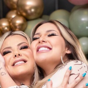 Poliana, mãe de Zé Felipe, impressiona pela semelhança com Virgínia Fonseca