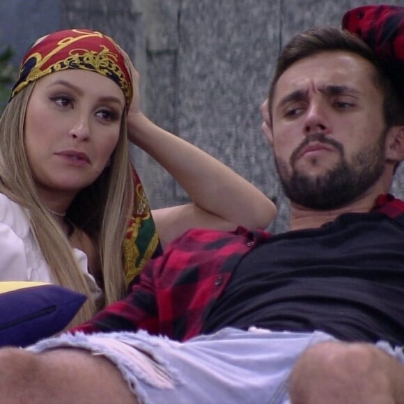 Web aponta mais química entre Arthur e Gilberto do que do brother com Carla Diaz no 'BBB 21'