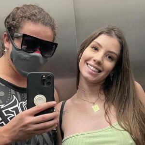 Noiva de Whindersson Nunes, Maria Lina reagiu a alfinetada de internauta ao aparecer em foto sem sutiã