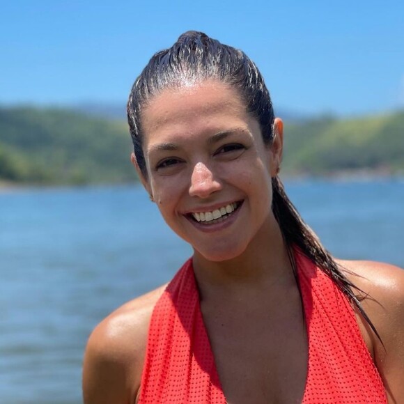 Thais Fersoza é adepta da 'beleza real' nas redes sociais e ganha elogios pelo corpo aos 37 anos