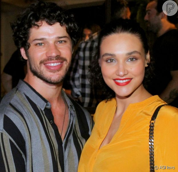 Separados, José Loreto e Débora Nascimento se reúnem para comemorar o aniversário da filha