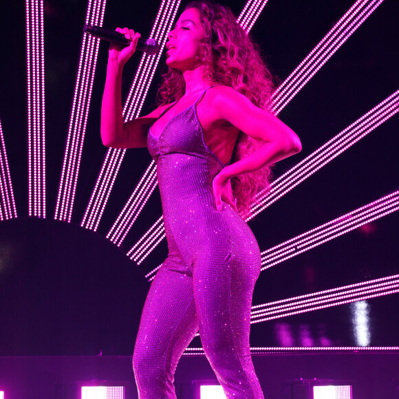 Anitta fez performance do remix 'Mi Niña' no Latin American Music Awards 