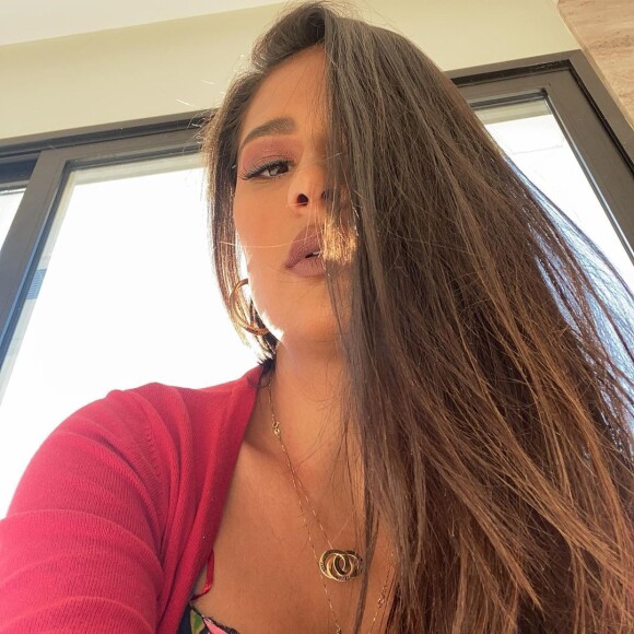 Simone lamentou a gordurinhas 'pulando' no look sexy